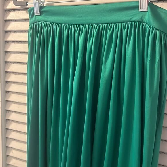 Silk Green Pleated Skirt - Short in the Front - Size Medium - Worn Once - Picture 3 of 5